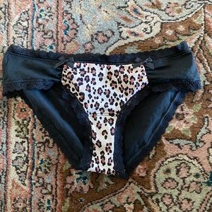 Xs VS leopard hiphugger panty